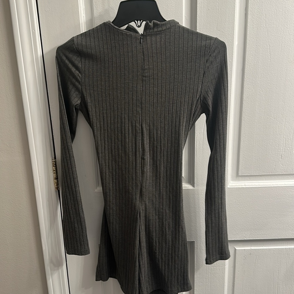 SHEIN gray ribbed knit, long sleeve dress. Cut out belly. Mini length size M - Picture 5 of 6